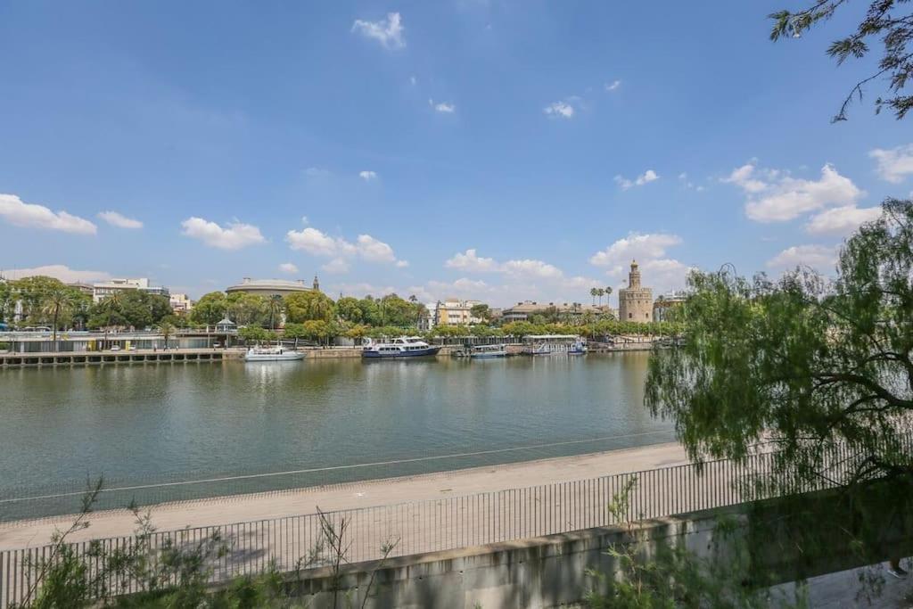 סביליה Riverwalk Suites - Puente Triana מראה חיצוני תמונה