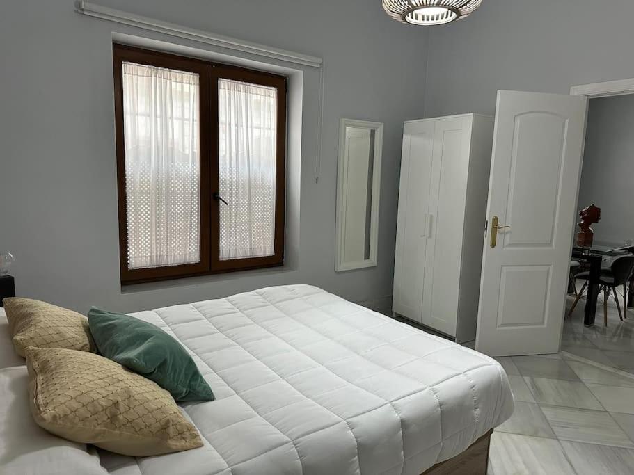סביליה Riverwalk Suites - Puente Triana מראה חיצוני תמונה